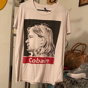 #102 Kurt contain Graphic Print T-Shirt size large